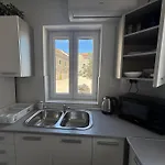 Studio Apartment Krapanj * كرابانج