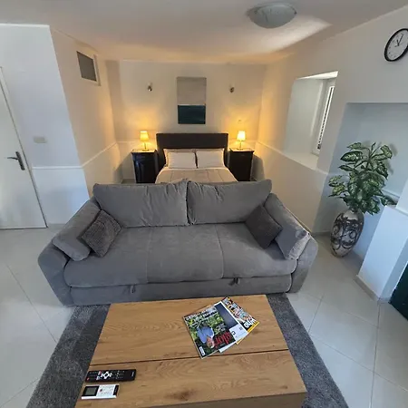 Studio Apartment Krapanj Διαμέρισμα *